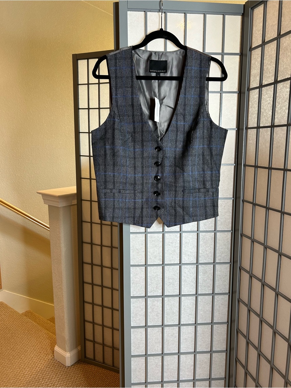 NWT Banana Republic Womenโs Gray Plaid Vest